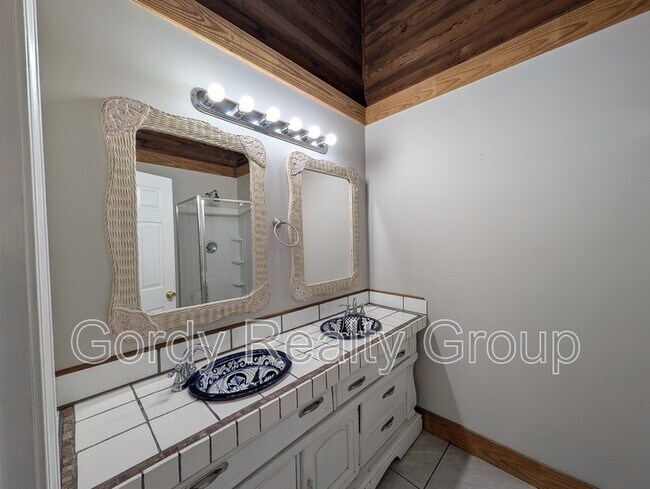 Building Photo - 5443 10th St