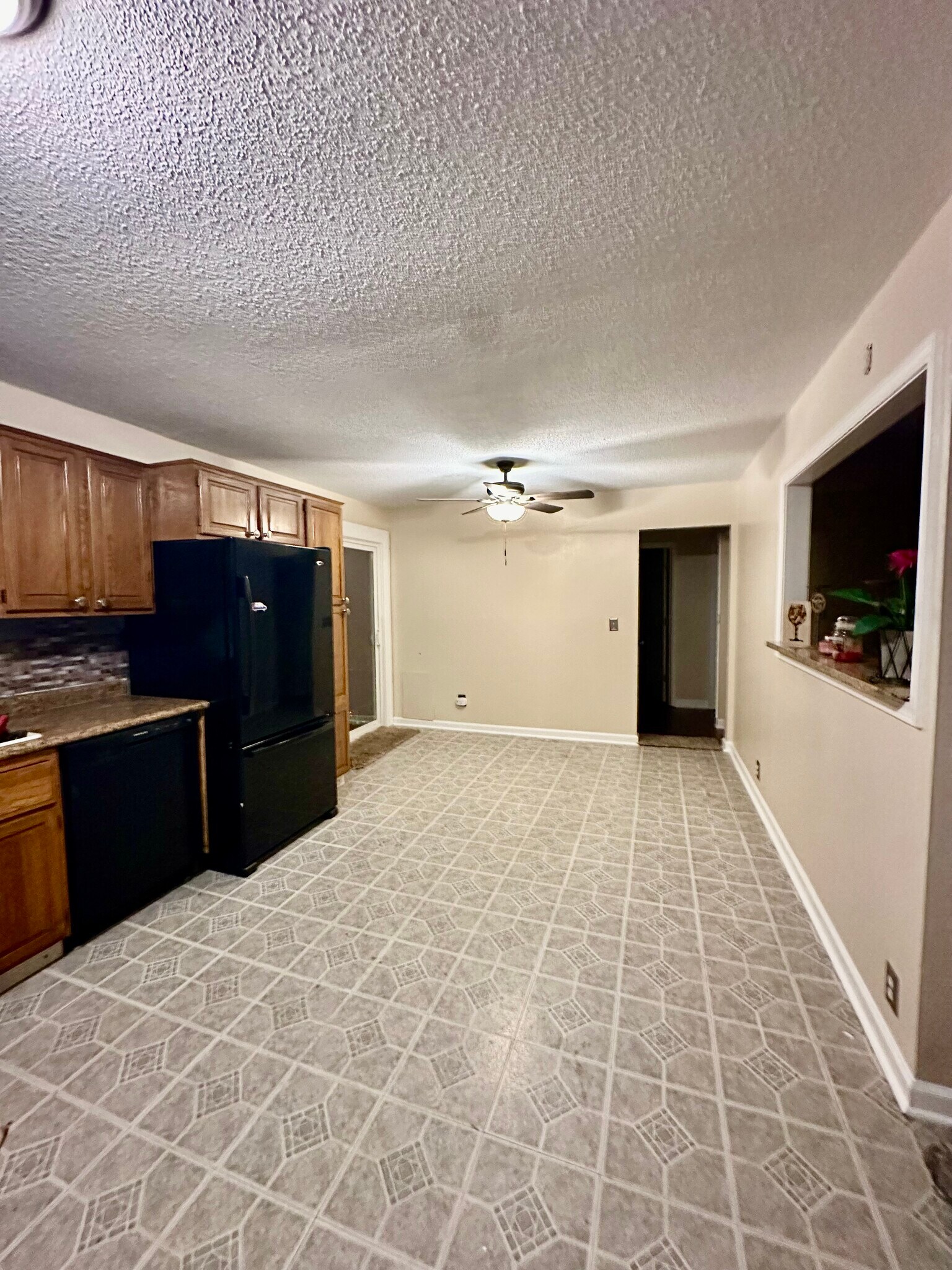 Dining /kitchen area - 1444 Dodge St