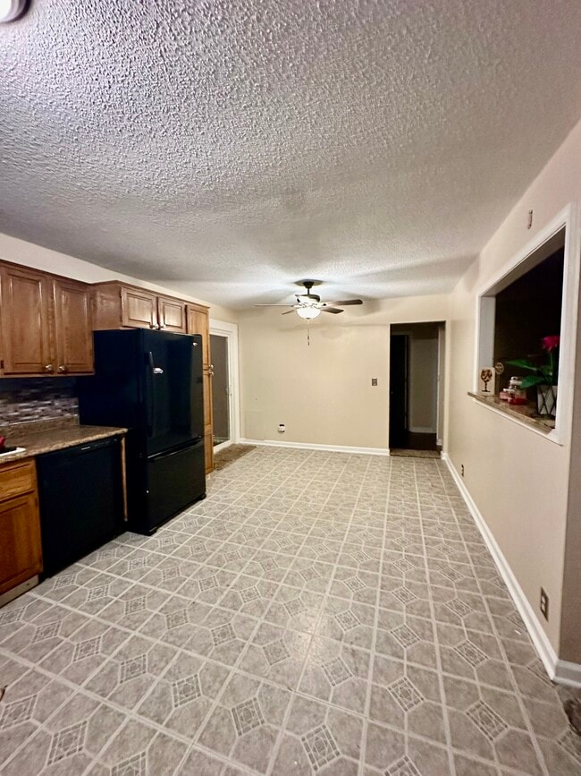 Dining /kitchen area - 1444 Dodge St