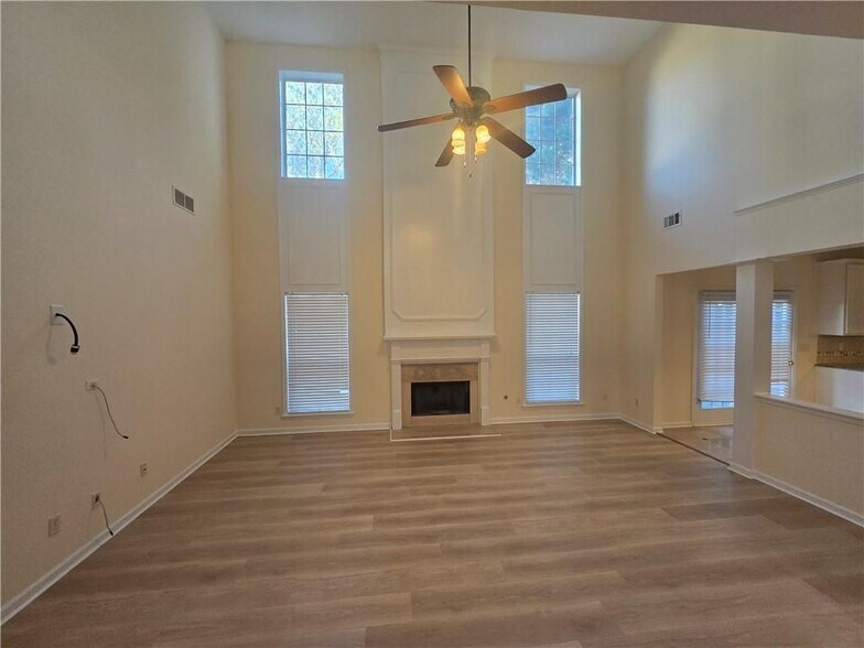 Building Photo - 2206 Creekway Dr