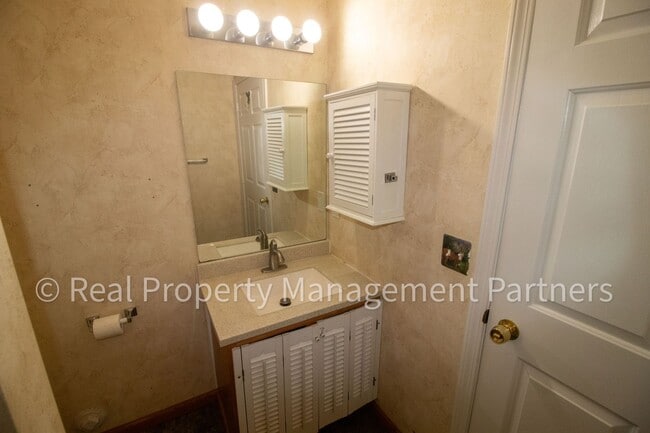 Building Photo - Forest Hills 3 Bed Townhome with Garage, Pond View and Some Utilities Included