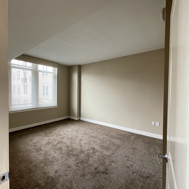 Building Photo - 155 Potomac Passage