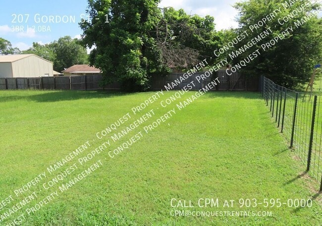 Building Photo - 207 Gordon St