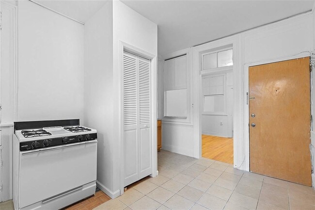 Primary Photo - 121 Washington St