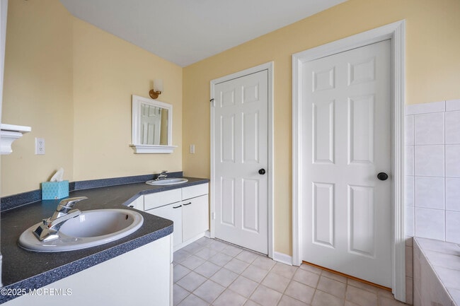 Building Photo - 202 2nd Ave