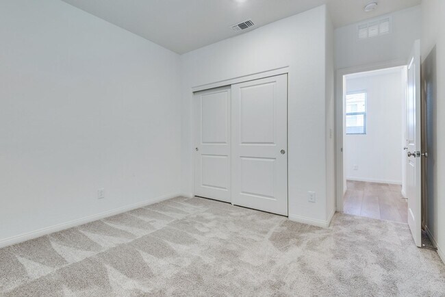 Building Photo - Highly upgraded, spacious, 4 bedroom home ...