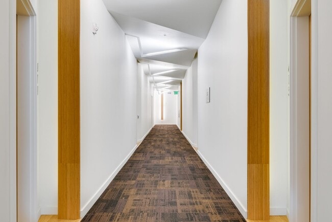 Building Photo - Light & bright 1-bdrm/1-bath condo in desi...