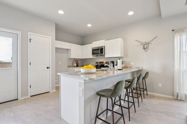 Building Photo - 8607 Valentina Wy