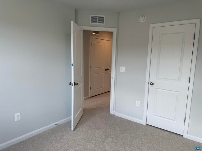 Building Photo - 99 Oldfield Dr