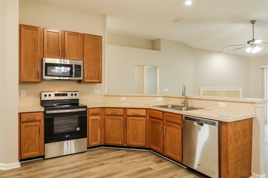 Building Photo - 2995 Thorncrest Dr