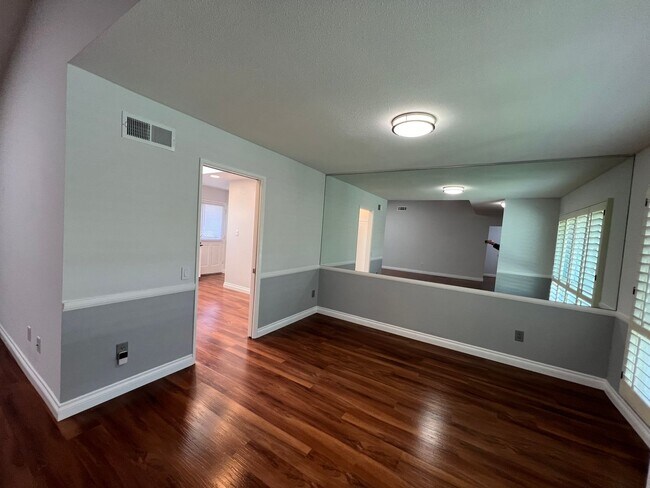 Building Photo - The Popular layout of the El Dorado in Lei...