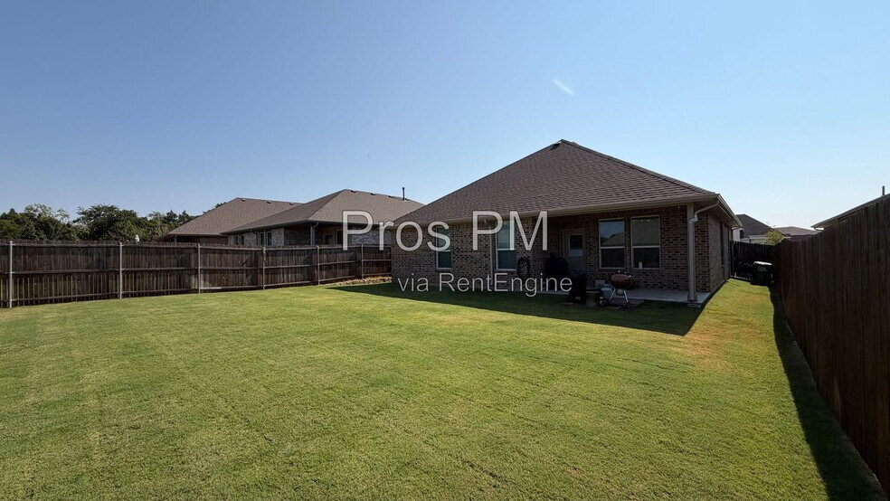 Building Photo - 2104 Blackcap St