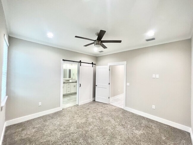 Building Photo - 9 Praiseworthy Dr