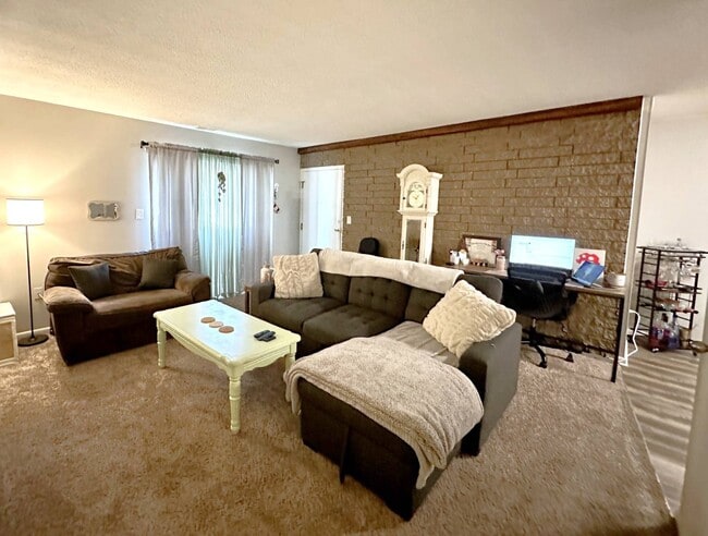 Primary Photo - 1552 Helderberg Ave