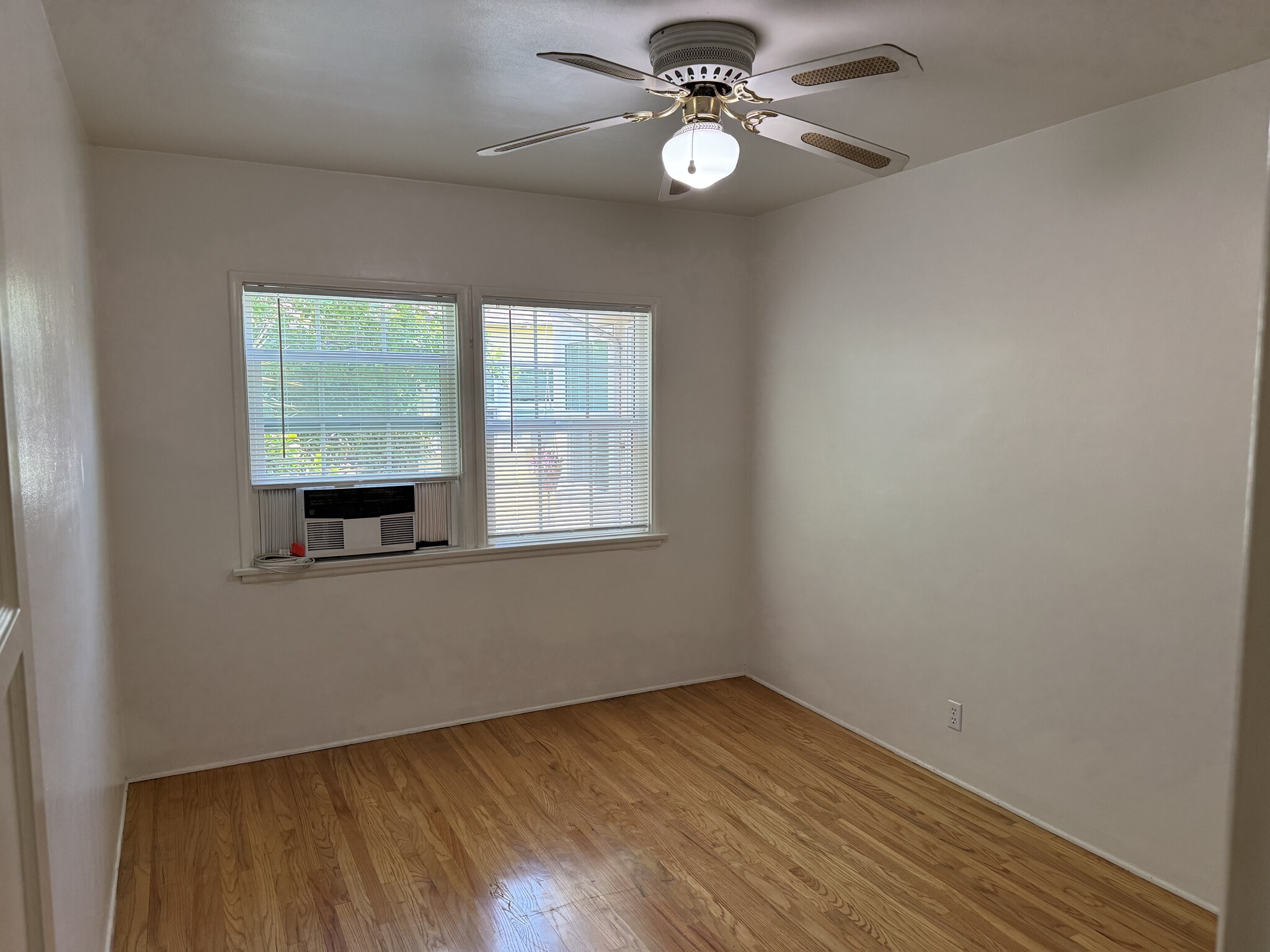 Building Photo - 11653 Magnolia Blvd