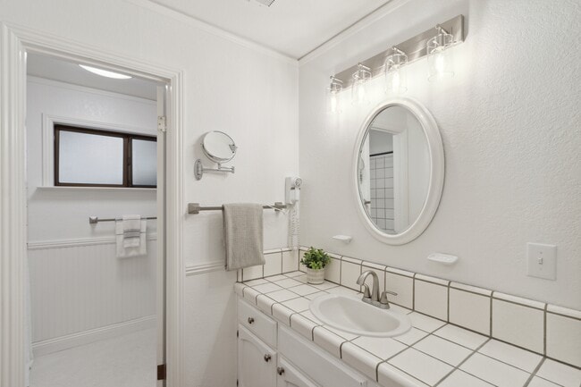 Building Photo - 144 Provincetown Ct