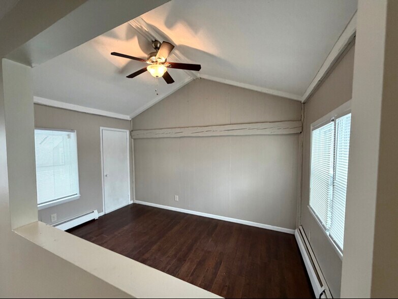 Building Photo - 184 Burritt Rd