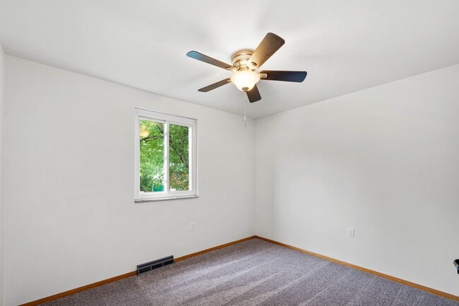 Building Photo - AVAILABLE AUGUST 1ST!! DON'T MISS TIS GORGEOUS 3 BEDROOM IN PENN HILLS!