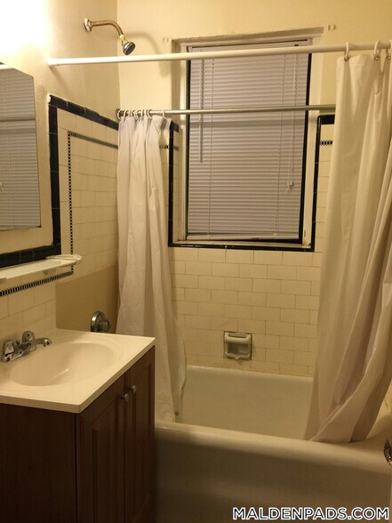 Building Photo - 349 Pleasant St