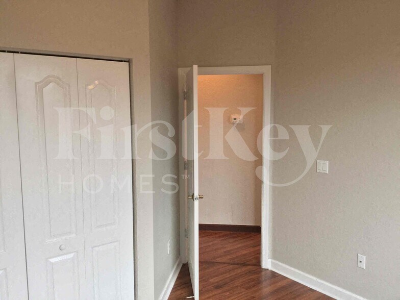 Building Photo - 4104 NE 22nd Ln