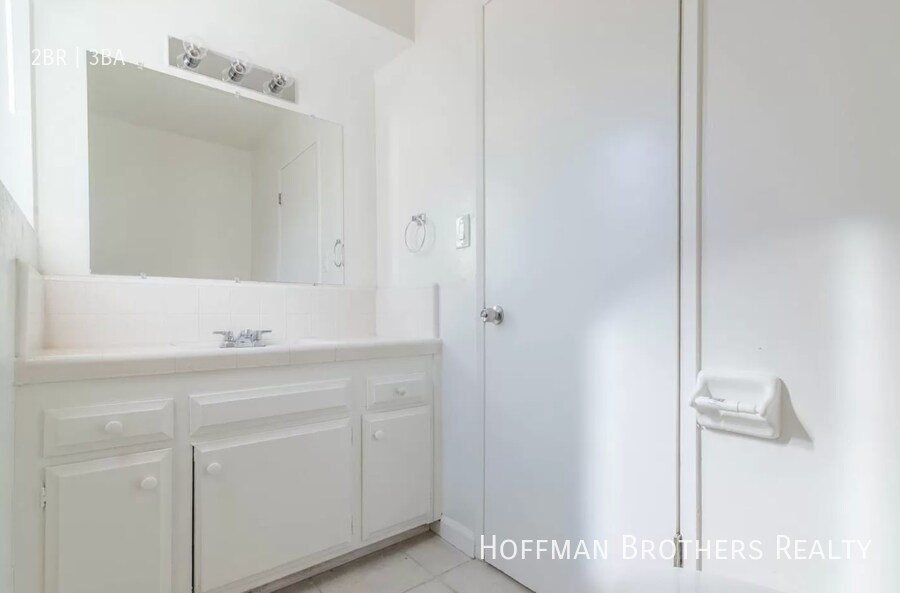 Building Photo - 3616 Dana St