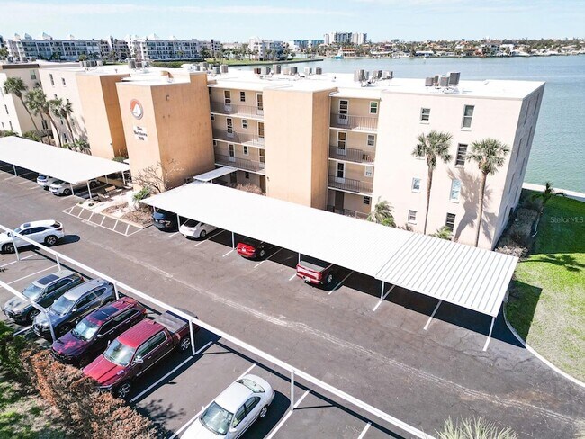 Building Photo - 7910 Sun Island Dr S