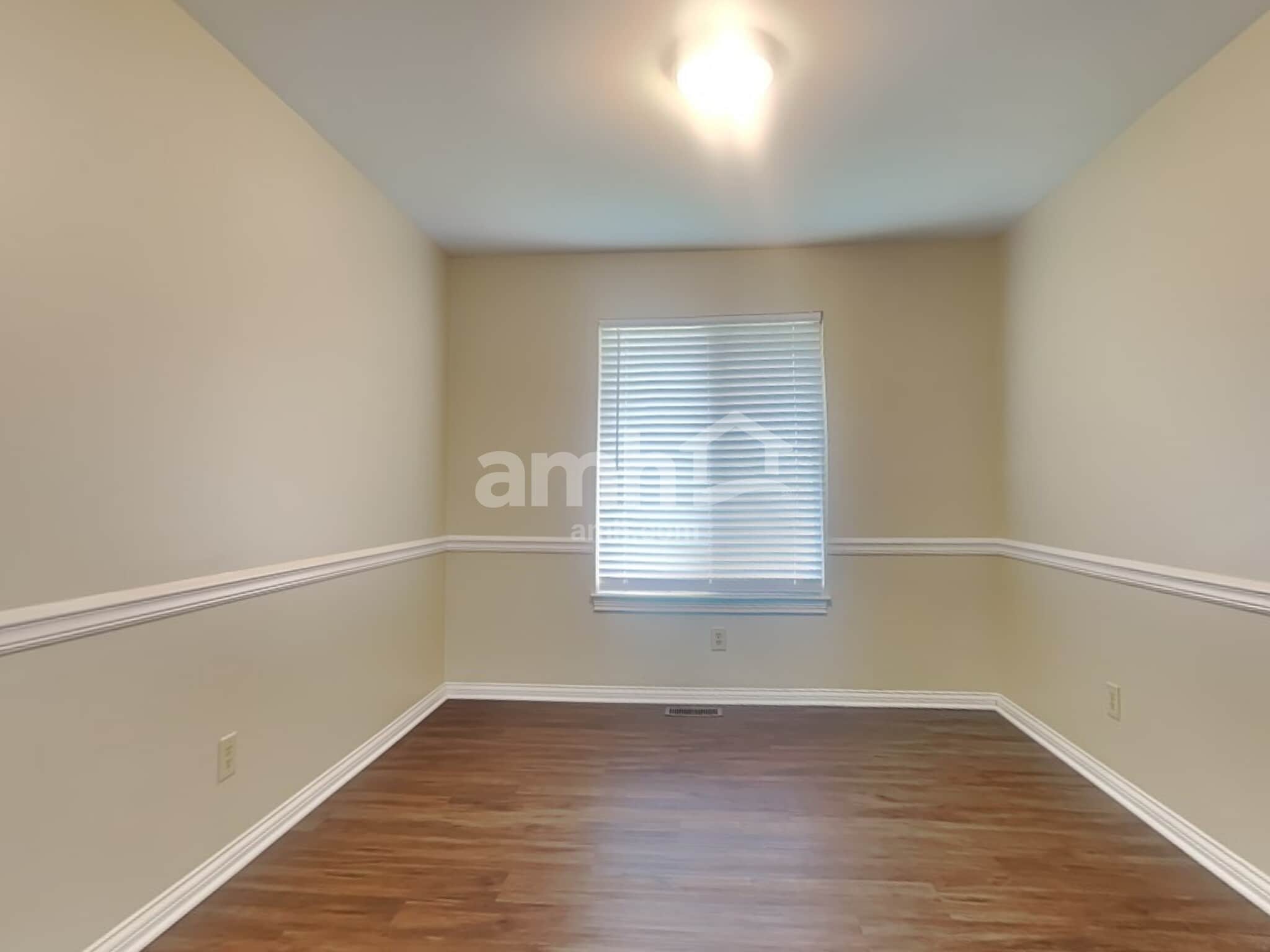 Building Photo - 8420 Stratford Ct