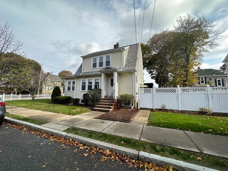 Primary Photo - 235 Ashcroft Rd