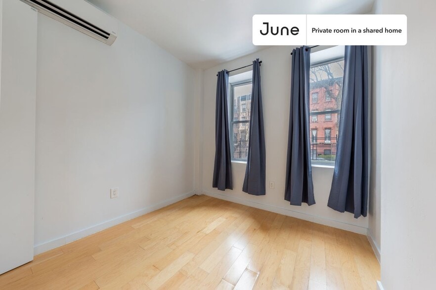 Building Photo - Room in Shared 4 bed/2 bath home