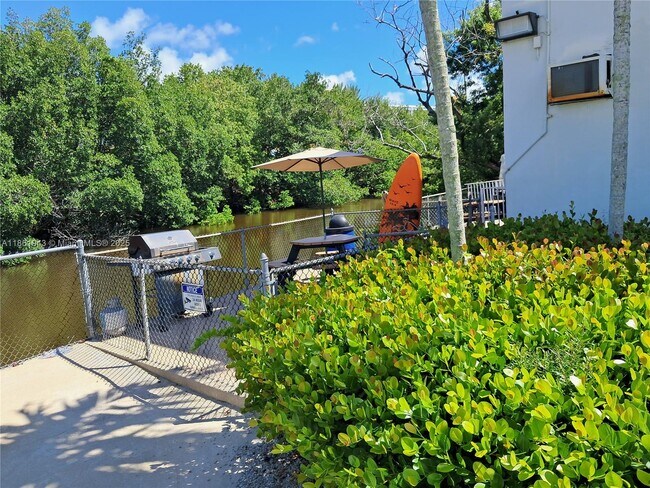Building Photo - 13025 Emerald Dr