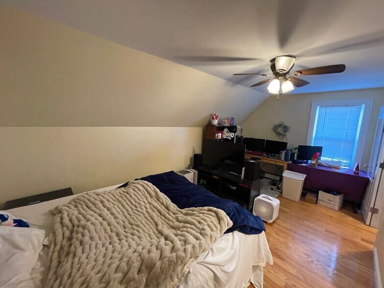 Building Photo - 5 Irving St