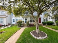 Building Photo - Gorgeous 2 Bed 2.5 Bath Townhome With A Fenced Yard In Exeter