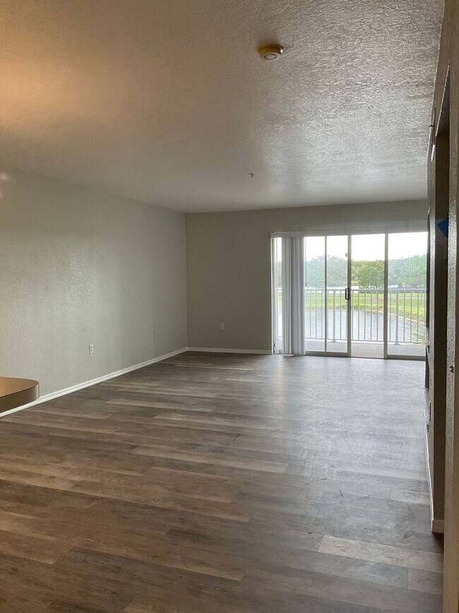 Building Photo - Available now!  Gated Community in Hunters Creek, Audubon Villas!