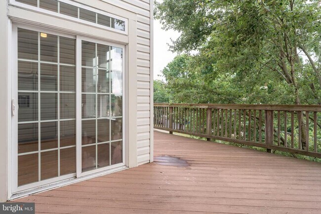 Building Photo - 3351 Beechcliff Dr
