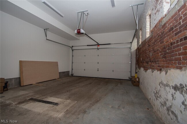 Building Photo - 3002 Franklin Blvd