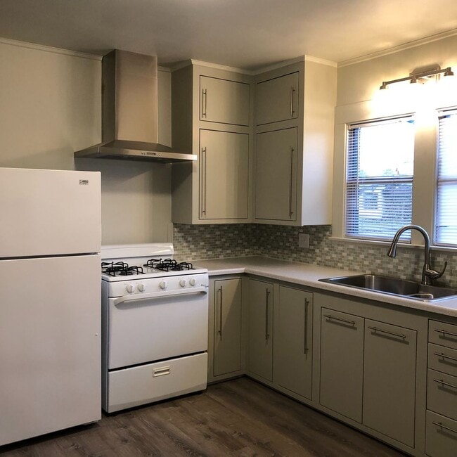 Building Photo - 2 Bedroom, 1 Bath Eureka Bungalow