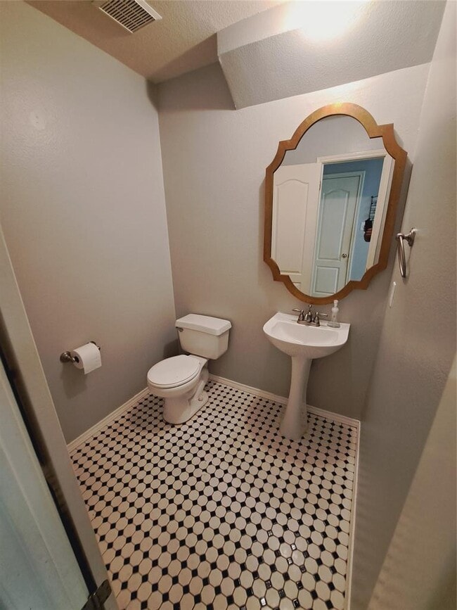 Building Photo - 3708 Bird House Dr