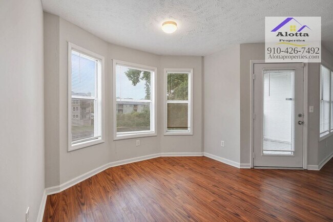 Building Photo - 6804 Willowbrook Dr