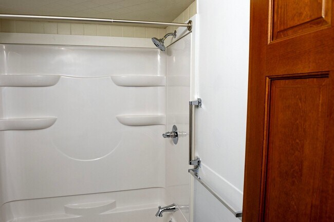 Building Photo - 1223 W 11th St