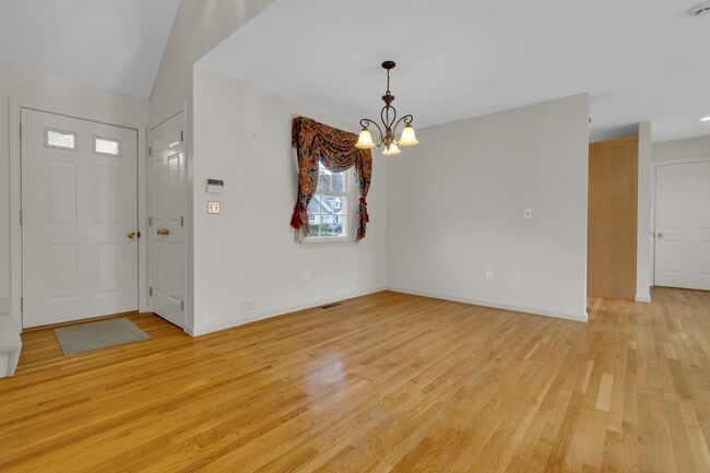 Building Photo - 319 Stearns St