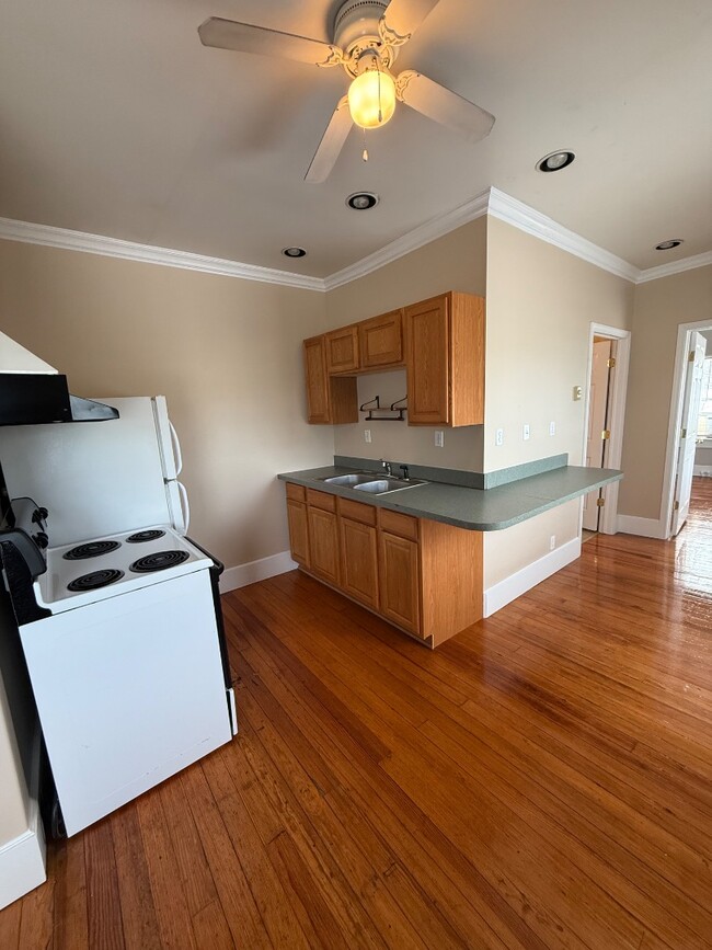 Building Photo - 341 N Lafayette St