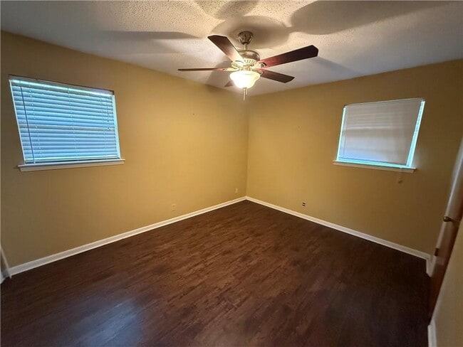Building Photo - 5528 Cortez Dr