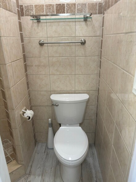 Building Photo - 3393 NE Sandra Dr