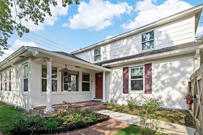 Building Photo - 2530 Wordsworth St