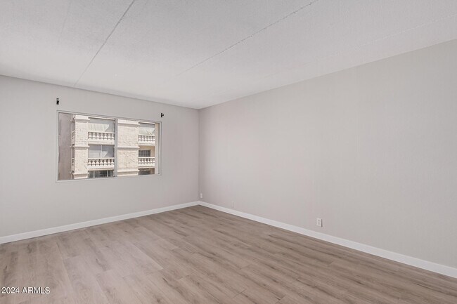 Building Photo - 7930 E Camelback Rd