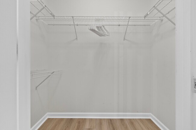 Building Photo - Furnished Rental Modern and clean