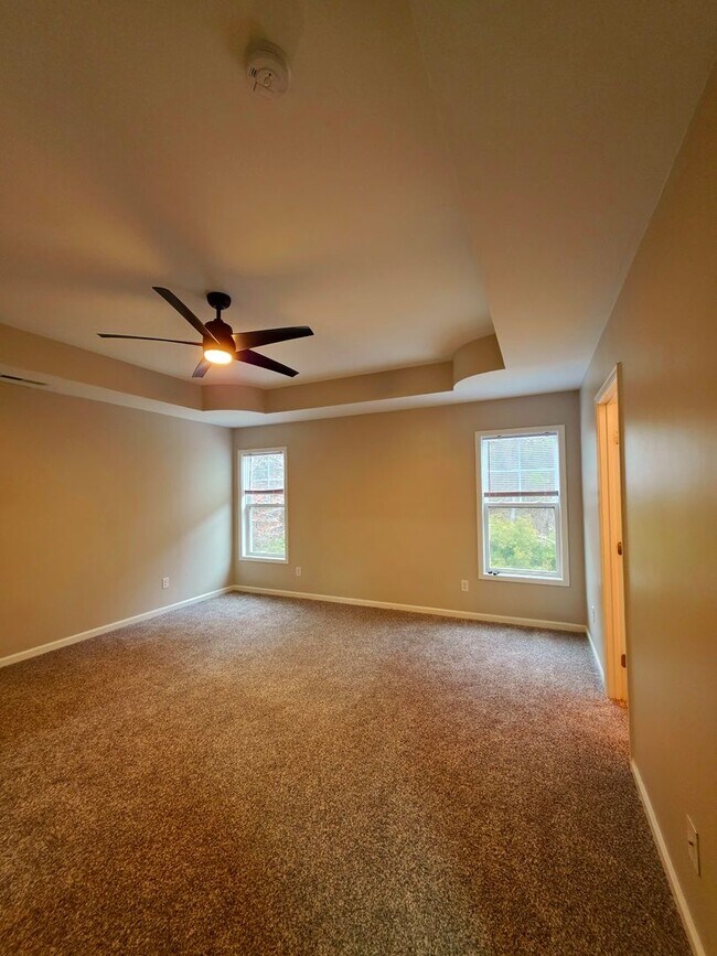 Building Photo - 3 BR 2.5 BA Hunters Creek