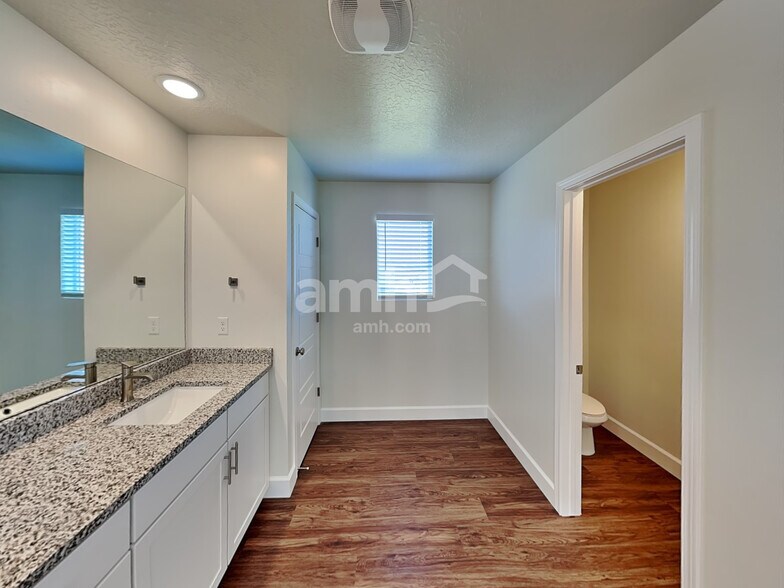 Building Photo - 1339 White St