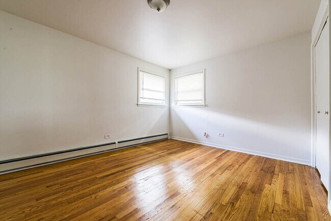 Building Photo - 14015-14019 S Tracy Ave