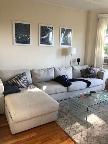 Building Photo - 362 Riverway